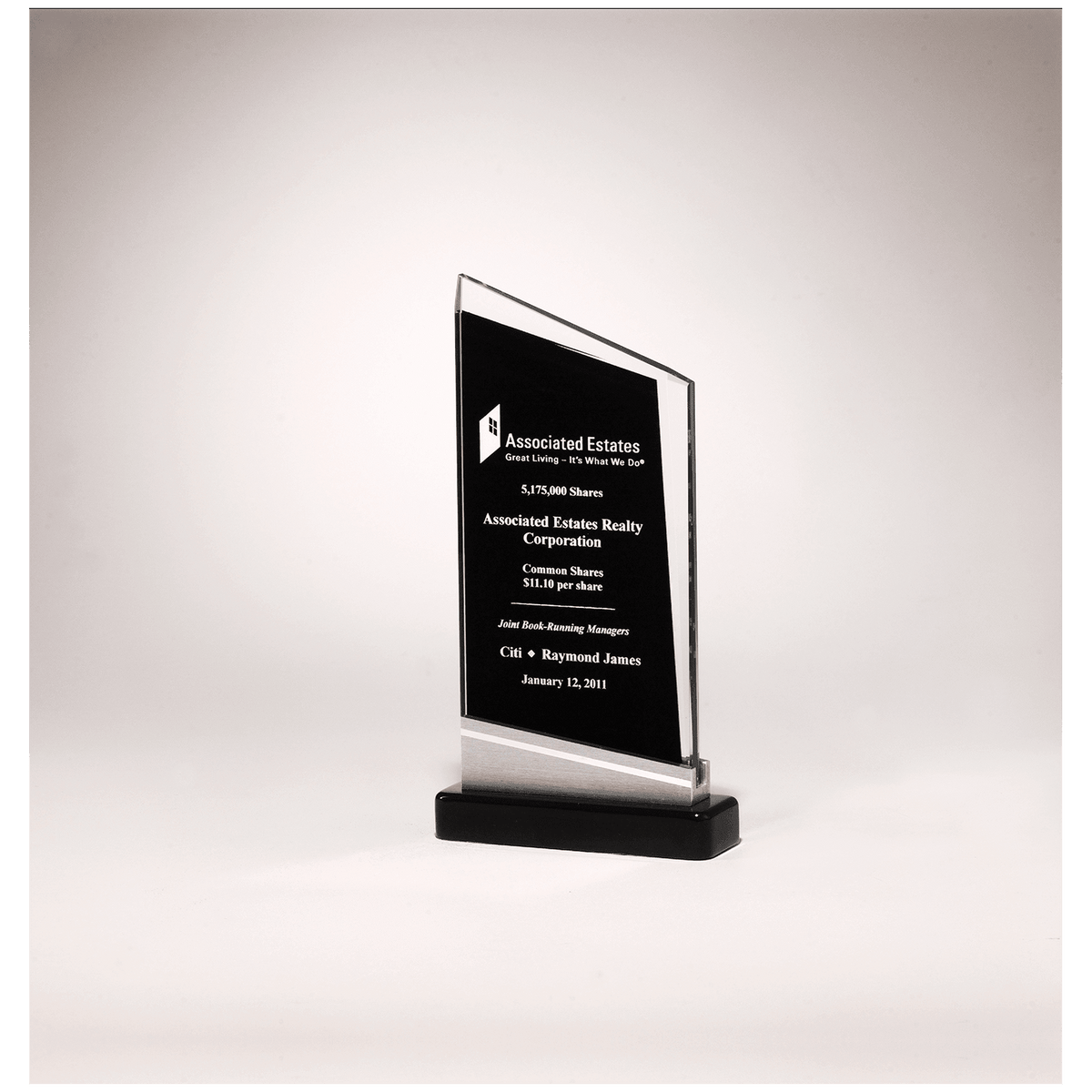 4 3/4" x 7 7/8" Zenith Series Glass Award, Black Piano Finish Base with Silver Aluminum Accent