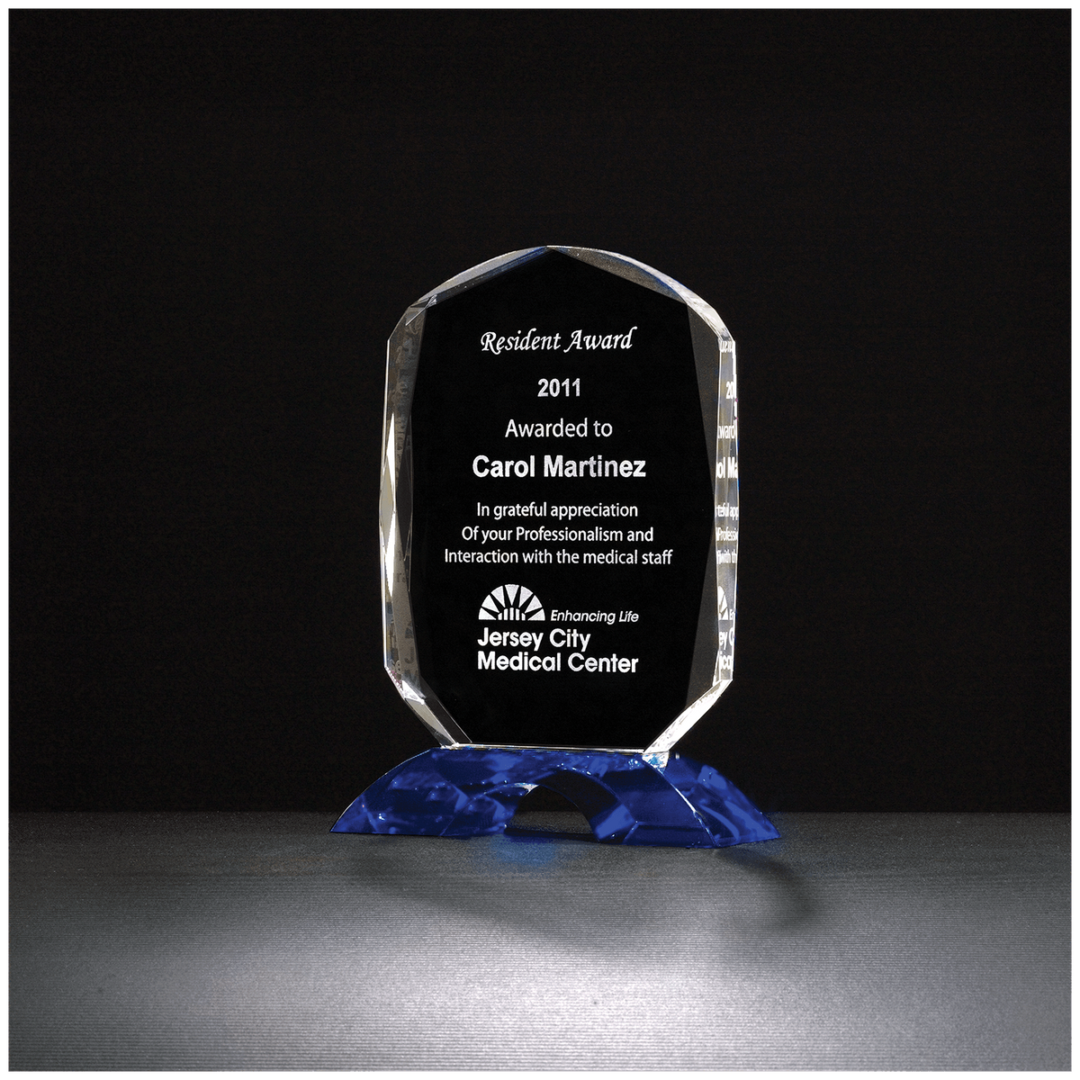 4 1/2" x 6 1/8" Diamond Series Clear Crystal Award with Cobalt Blue Crystal Base